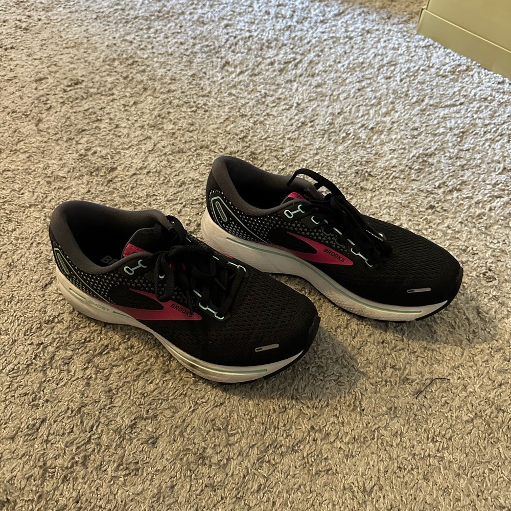 Brooks size 7 running shoes, gently worn - Picture 2 of 4